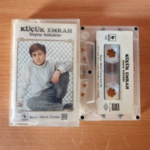 KÜÇÜK EMRAH - BOYNU BÜKÜKLER - KASET 2.EL
