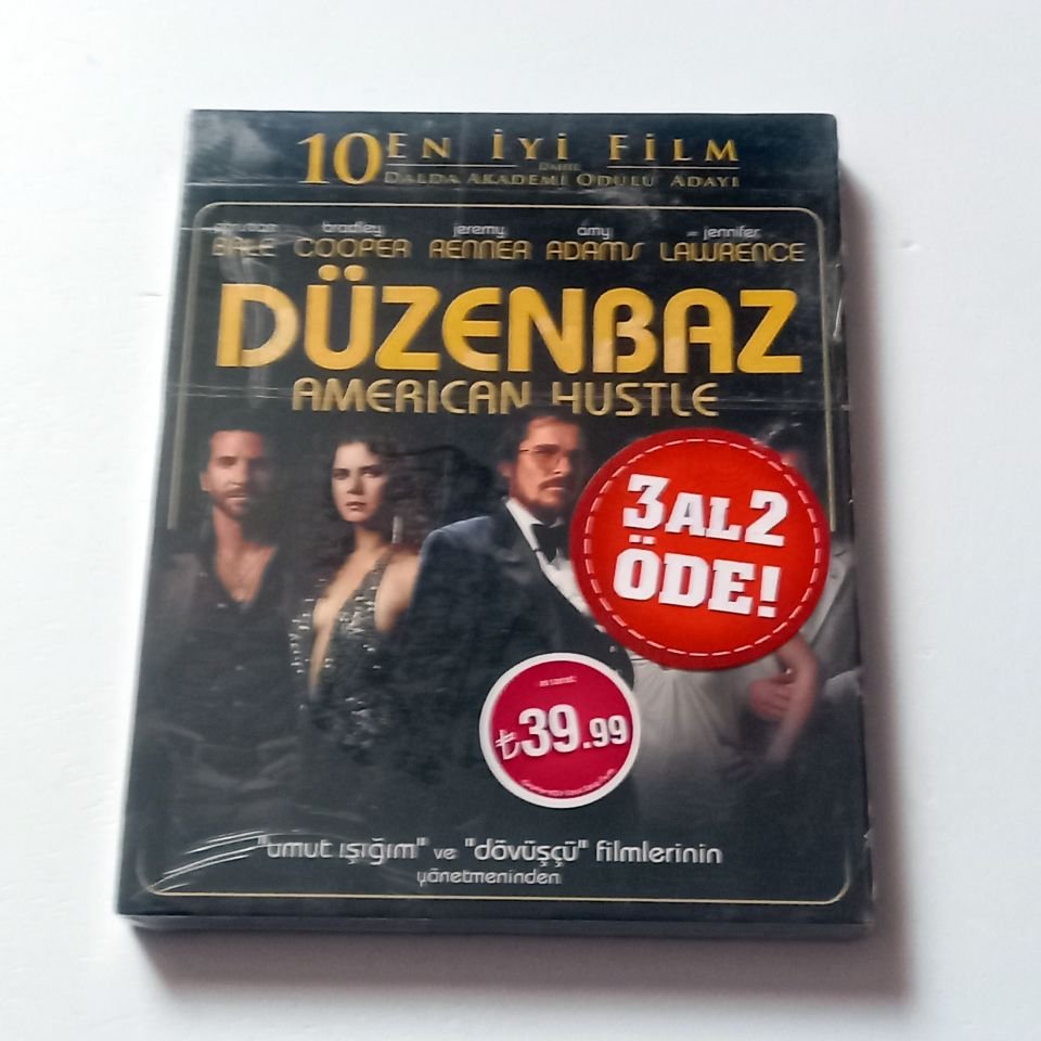 DÜZENBAZ / AMERICAN HUSTLE - CHRISTIAN BALE, BRADLEY COOPER,AMY ADAMS, JENNIFER LAWRENCE- YÖN.: DAVID O. RUSSELL - BLU-RAY SLIPCOVER SIFIR