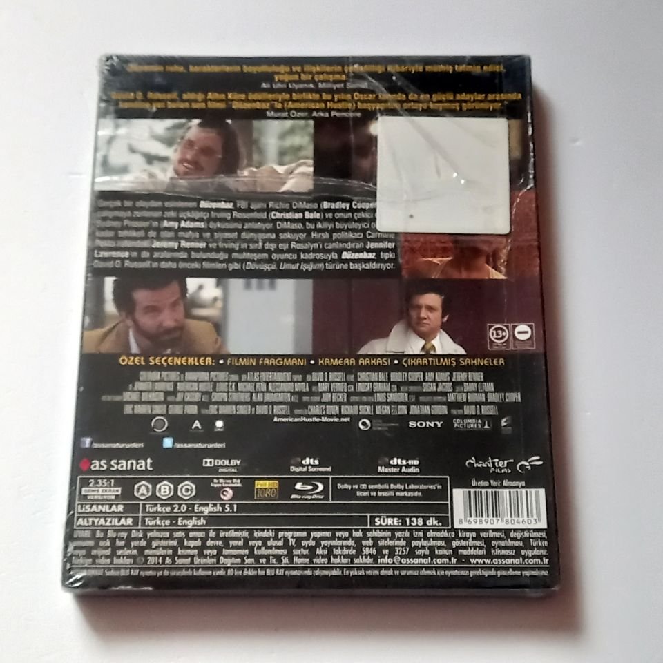 DÜZENBAZ / AMERICAN HUSTLE - CHRISTIAN BALE, BRADLEY COOPER,AMY ADAMS, JENNIFER LAWRENCE- YÖN.: DAVID O. RUSSELL - BLU-RAY SLIPCOVER SIFIR