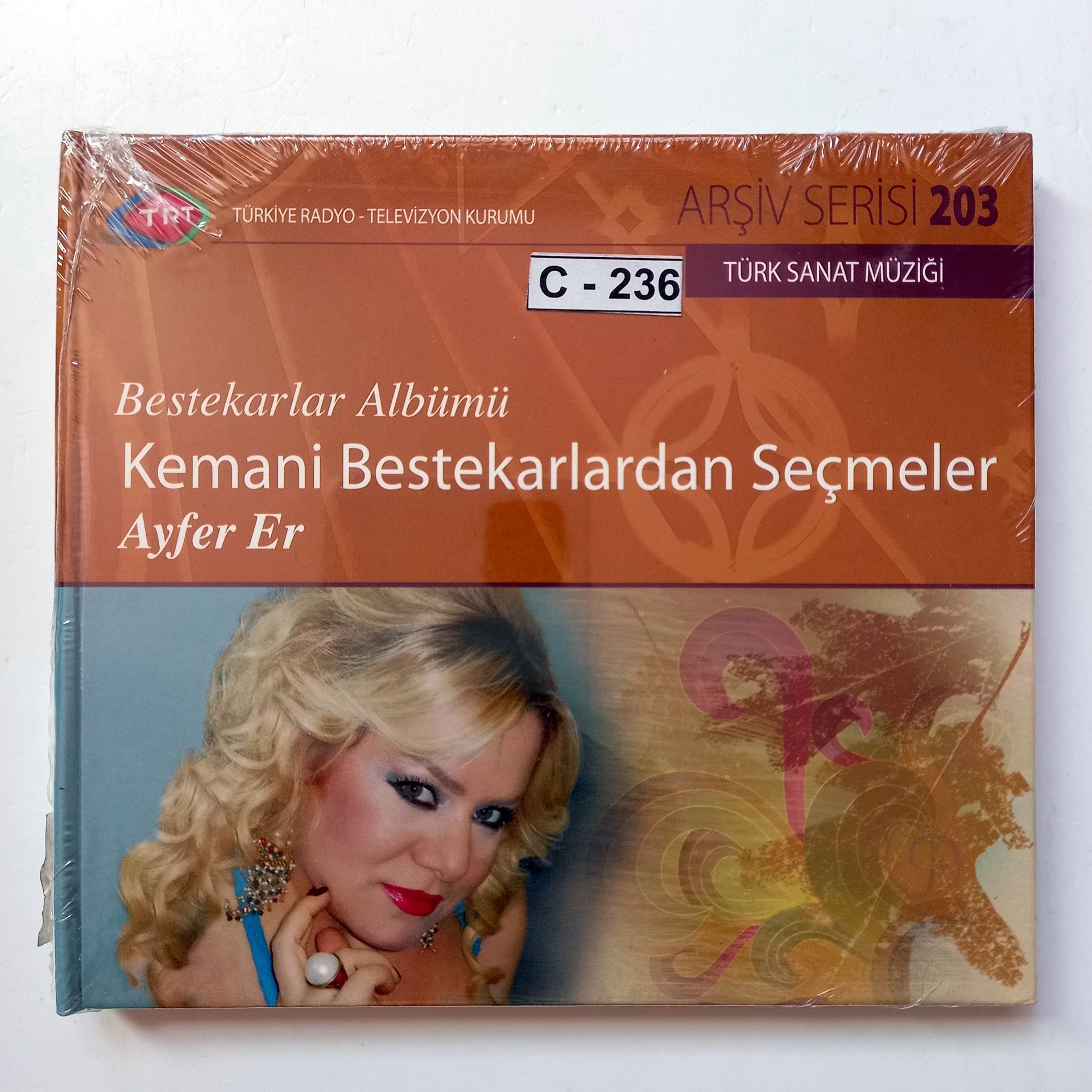 BESTEKARLAR ALBÜMÜ - KEMANİ BESTEKARLARDAN SEÇMELER: AYFER ER / TÜRK HALK MÜZİĞİ / TRT ARŞİV SERİSİ 203 - CD SIFIR