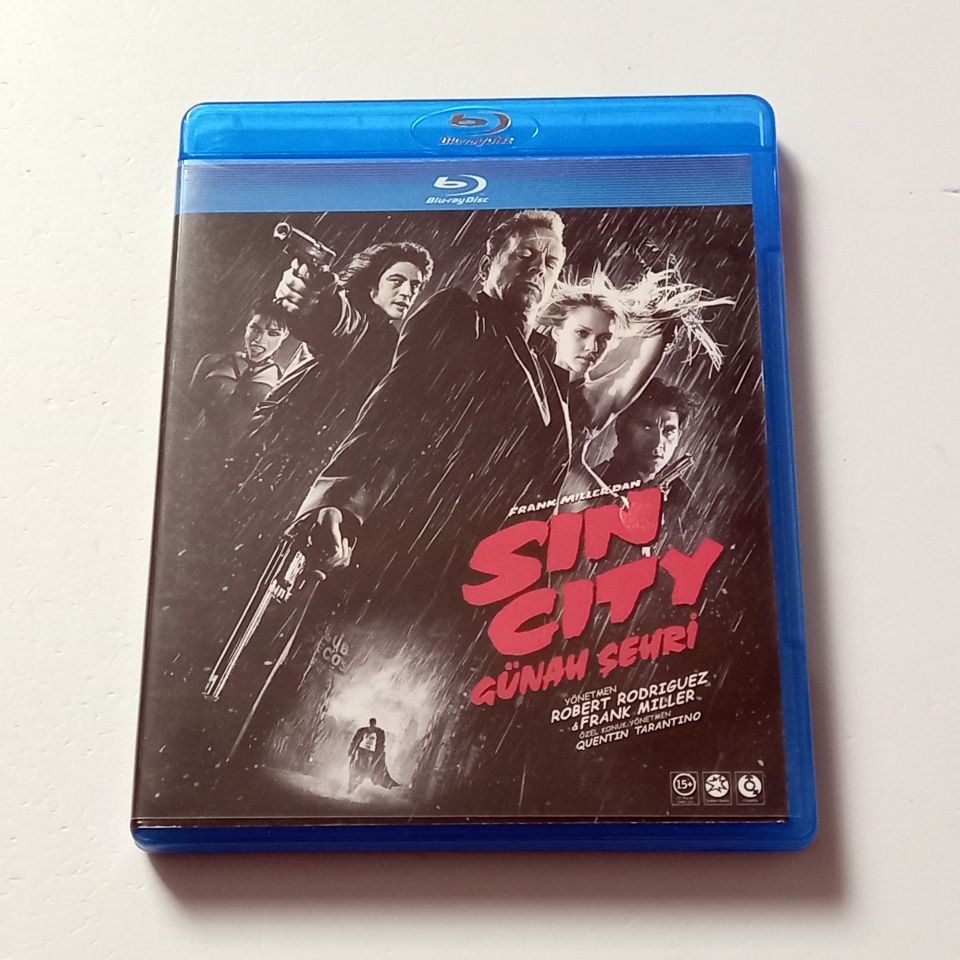 SIN CITY / GÜNAH ŞEHRİ - BRUCE WILLIS, JESSICA ALBA - YÖN.: FRANK MILLER & ROBERT RODRIGUEZ - BLU-RAY 2.EL