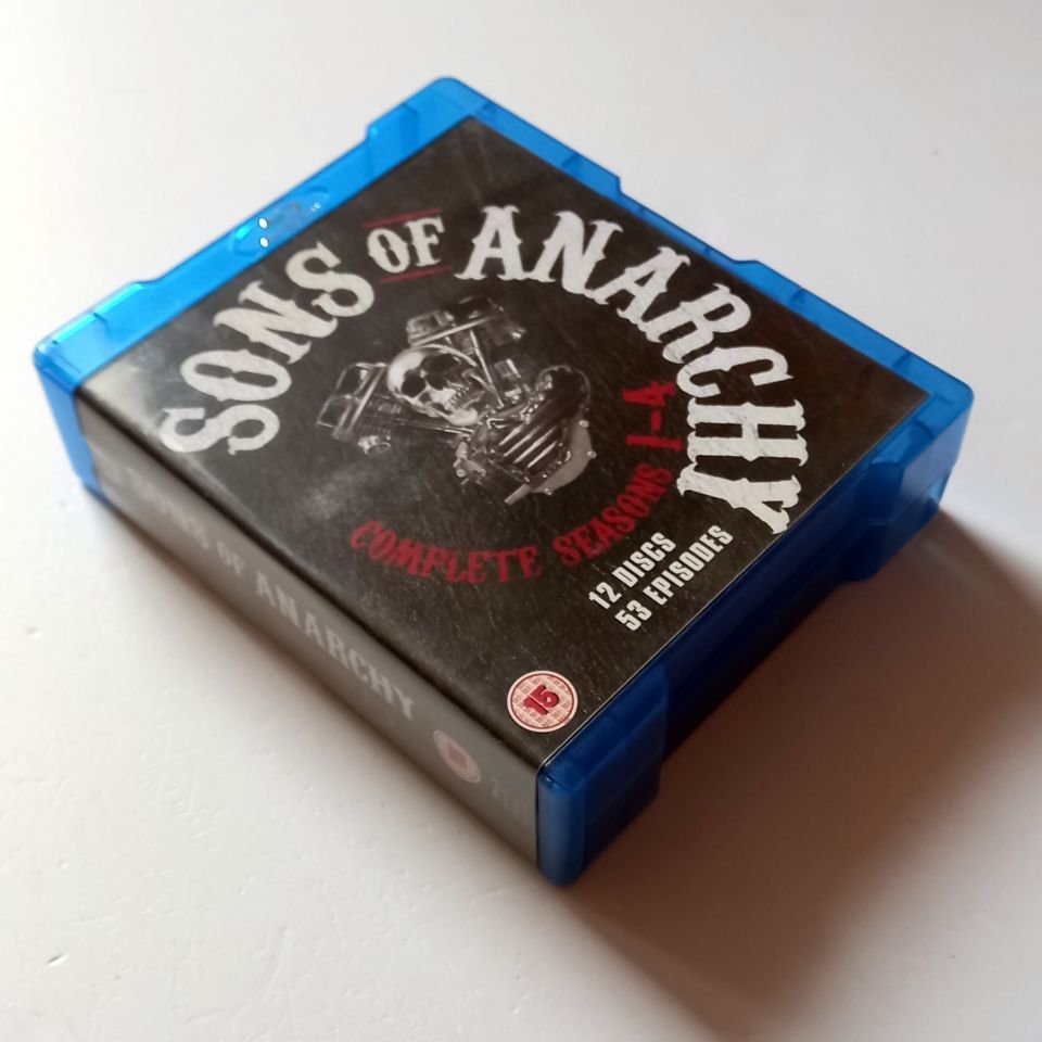 SONS OF ANARCHY: COMPLETE SEASONS 1-4 - 12 X BLU-RAY TWELVE-DISC SET REGION A,B TÜRKÇE ALTYAZI YOKTUR 2.EL