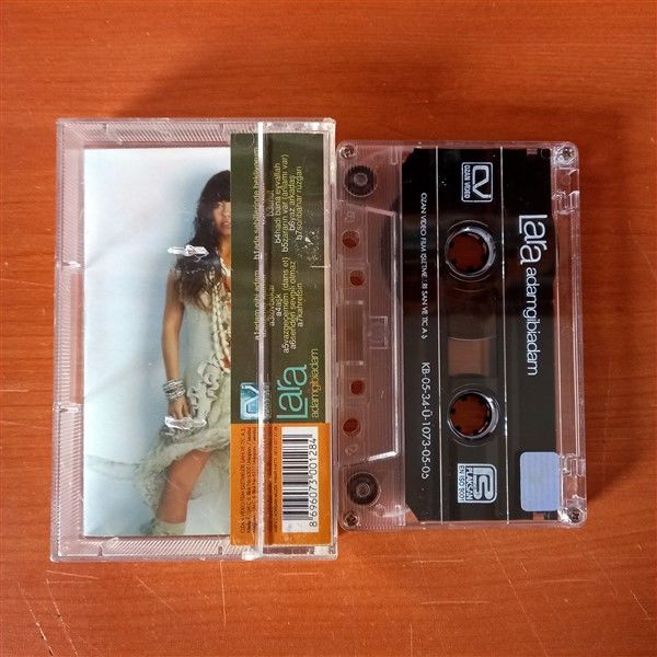 LARA - ADAM GİBİ ADAM (2005) - KASET 2.EL