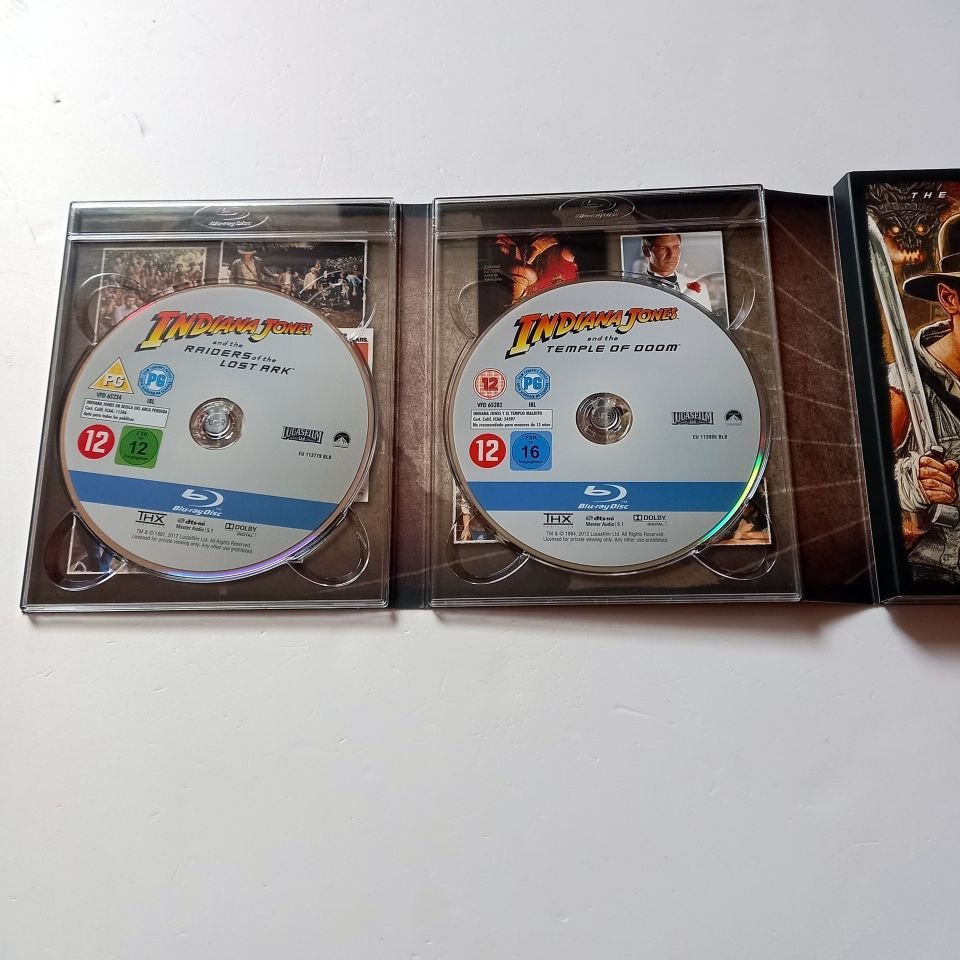 INDIANA JONES: THE COMPLETE ADVENTURES - 4 MOVIES - 5 X BLU-RAY FIVE-DISC LIMITED EDITION COLLECTOR'S SET REGION FREE TR ALTYAZI YOKTUR 2.EL