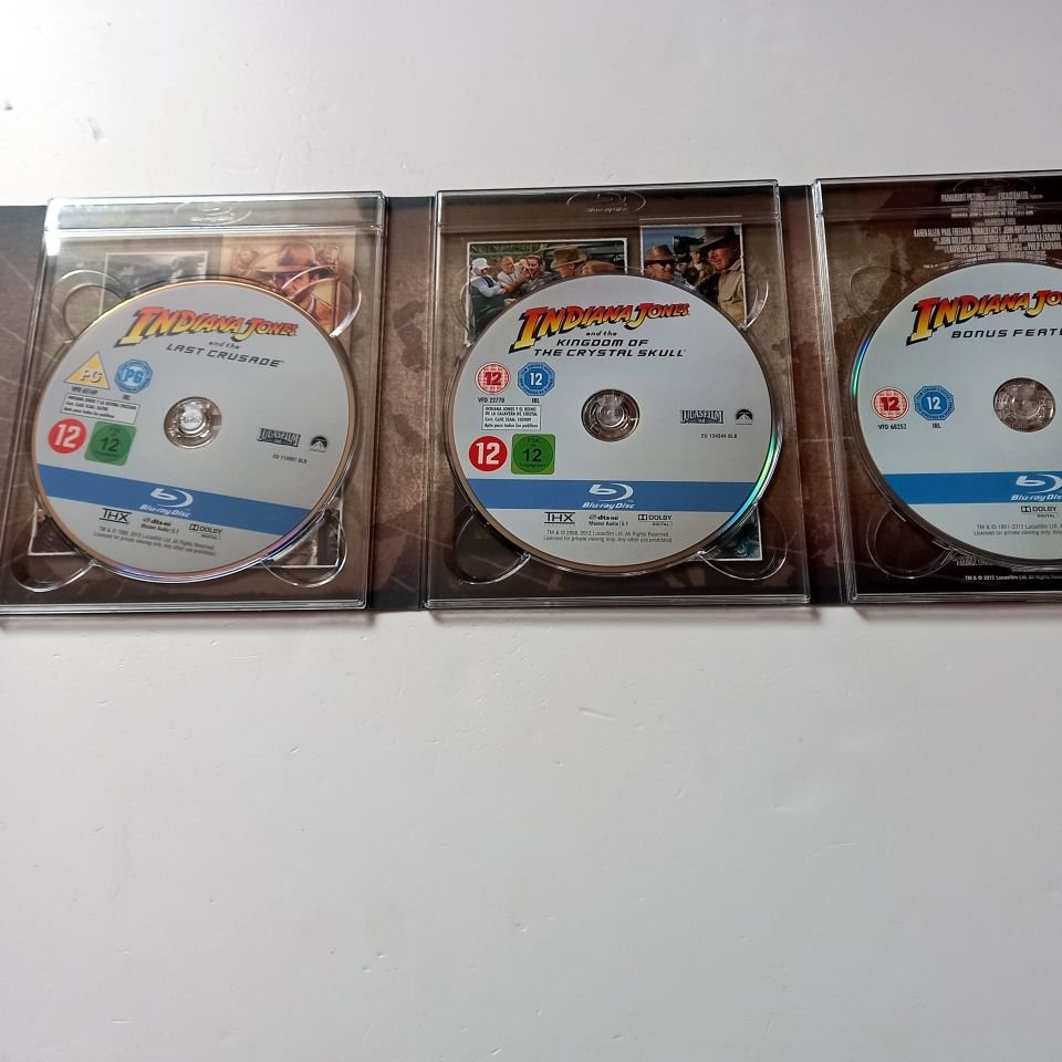 INDIANA JONES: THE COMPLETE ADVENTURES - 4 MOVIES - 5 X BLU-RAY FIVE-DISC LIMITED EDITION COLLECTOR'S SET REGION FREE TR ALTYAZI YOKTUR 2.EL