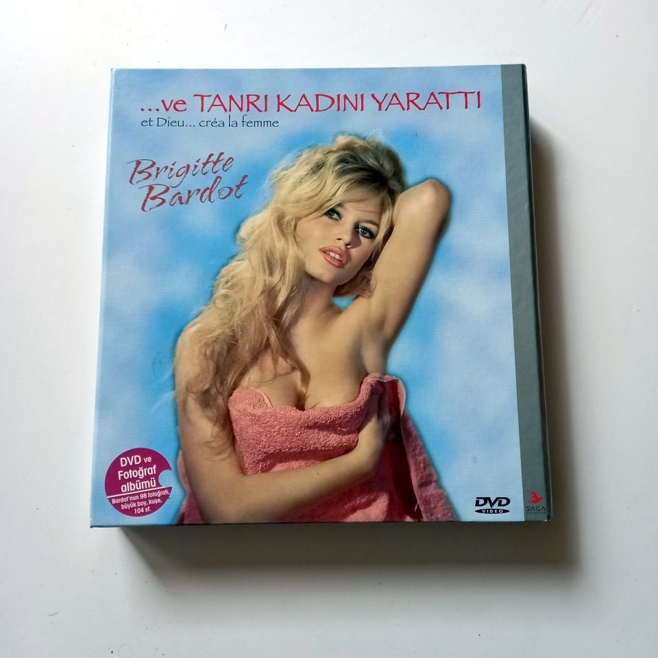 VE TANRI KADINI YARATTI / ET DIEU CREA LA FEMME - BRIGITTE BARDOT, CURD JURGENS, YÖN.: ROGER VADIM  - DVD + FOTOĞRAF ALBÜMÜ BOX SET 2.EL