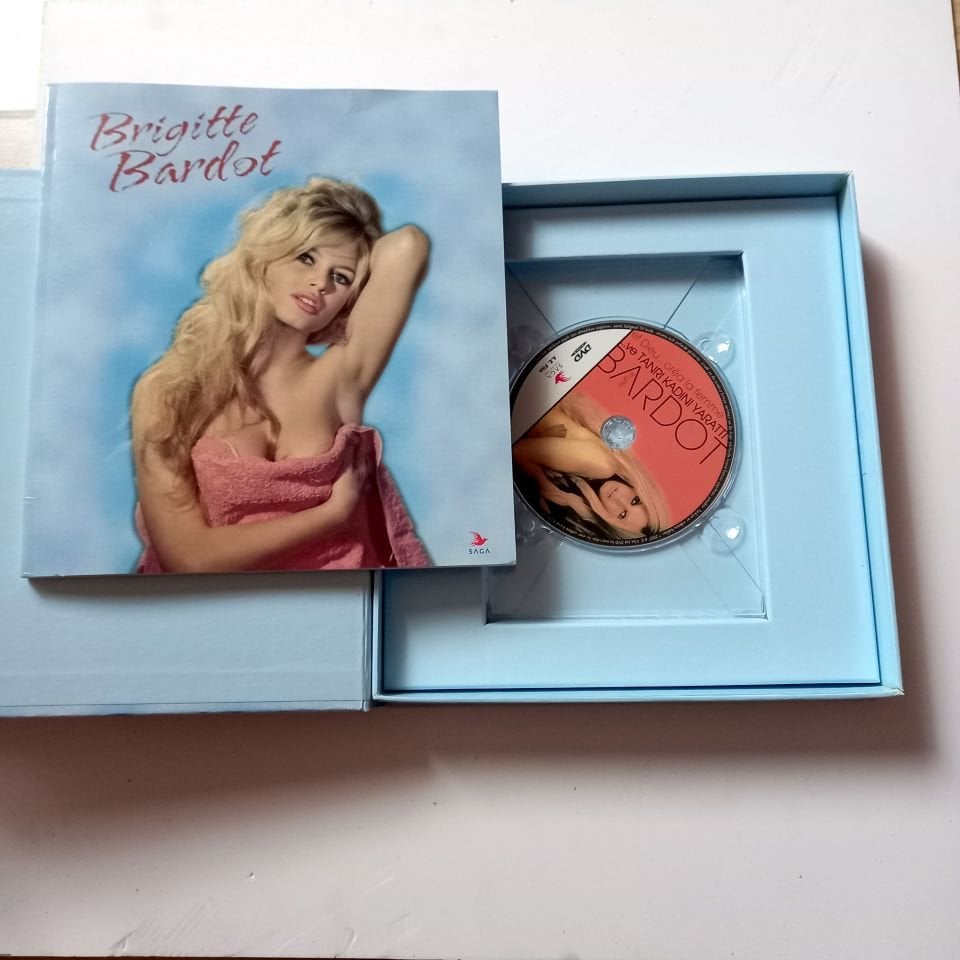 VE TANRI KADINI YARATTI / ET DIEU CREA LA FEMME - BRIGITTE BARDOT, CURD JURGENS, YÖN.: ROGER VADIM  - DVD + FOTOĞRAF ALBÜMÜ BOX SET 2.EL