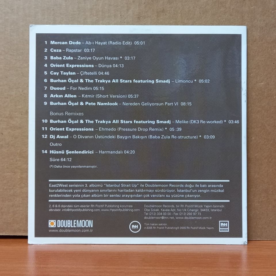 EAST 2 WEST - ISTANBUL STRAIT UP / MERCAN DEDE, CEZA, BURHAN ÖÇAL, CAN TAYLAN, HÜSNÜ ŞENLENDİRİCİ (2005) - CD 2.EL