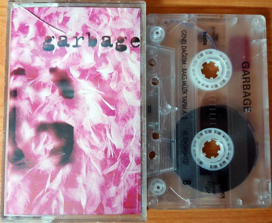 GARBAGE - GARBAGE (1995) CASSETTE MADE IN TURKEY ''USED''