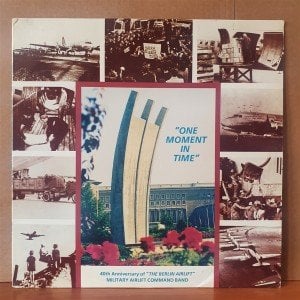 ONE MOMENT IN TIME / 40TH ANNIVERSARY OF ''BERLIN AIRLIFT'' / MILITARY AIRLIFT COMMAND BAND - LP 2.EL PLAK