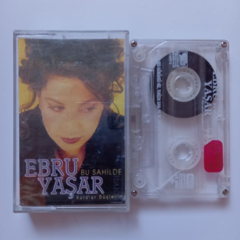 EBRU YAŞAR - BU SAHİLDE / VURULUR DÜŞLERİM (1994) - KASET 2.EL