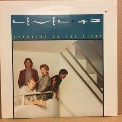 LEVEL 42 - STANDING IN THE LIGHT (1986) 2.EL PLAK