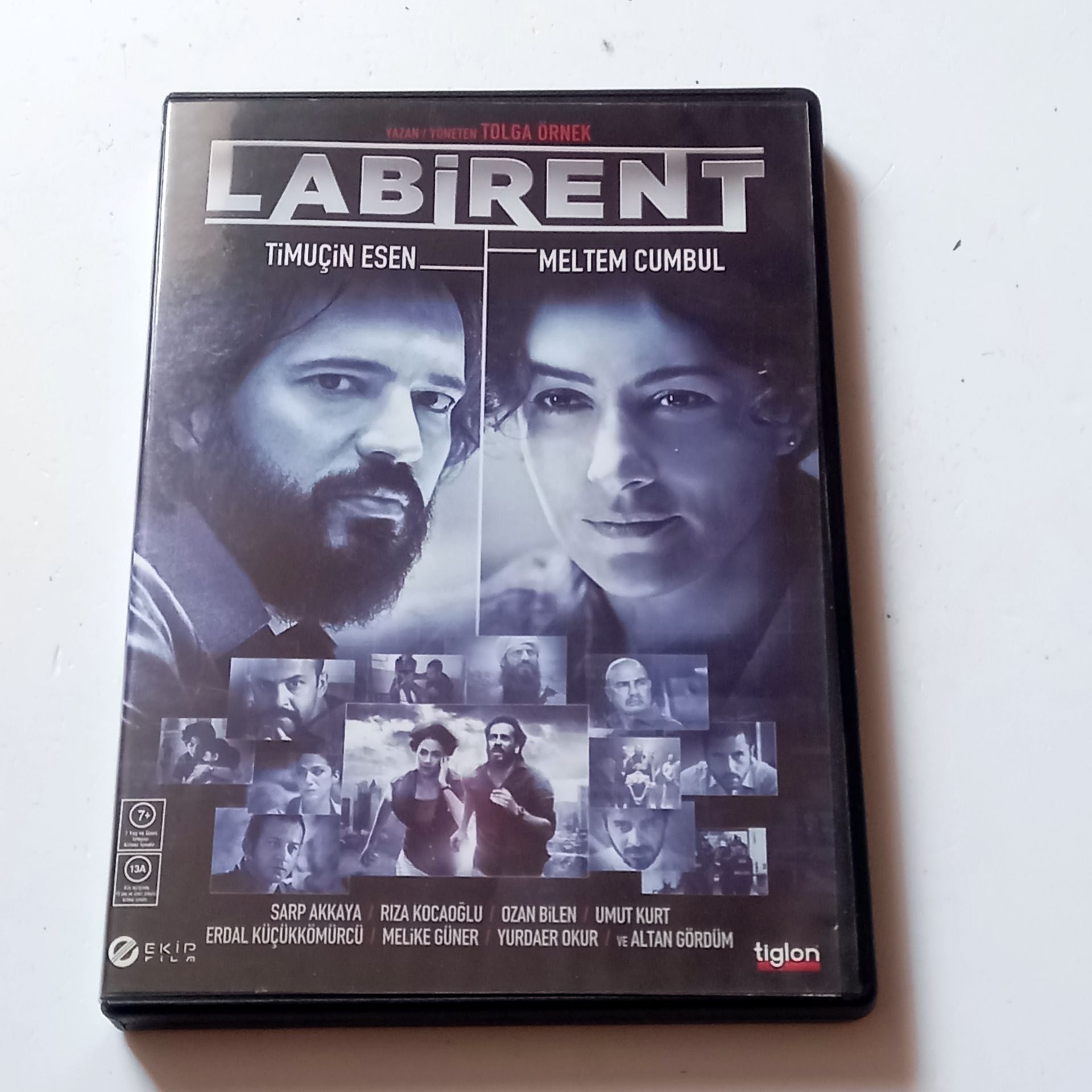 LABİRENT - TİMUÇİN ESEN, MELTEM CUMBUL - YÖN.: TOLGA ÖRNEK - DVD 2.EL