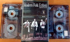 MODERN FOLK ÜÇLÜSÜ - HINCAL ULUÇ SUNUMUYLA BİZİM TEPE KONSERİ 2KASET 2.EL