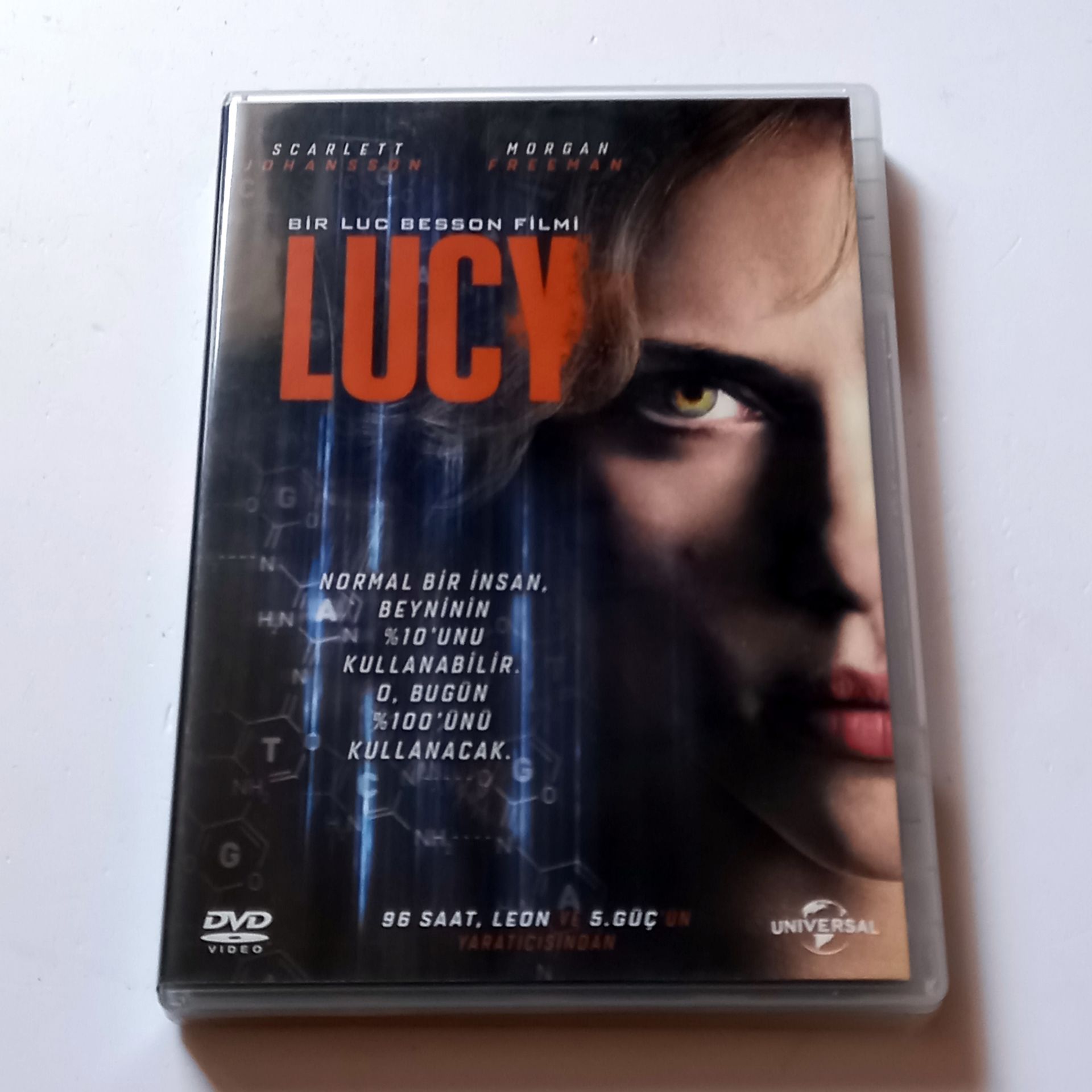 LUCY - SCARLETT JOHANSSON, MORGAN FREEMAN - YÖN.: LUC BESSON - DVD 2.EL