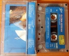 GLORIA ESTEFAN - INTO THE LIGHT (1990) UZELLI CASSETTE MADE IN TURKEY ''USED''