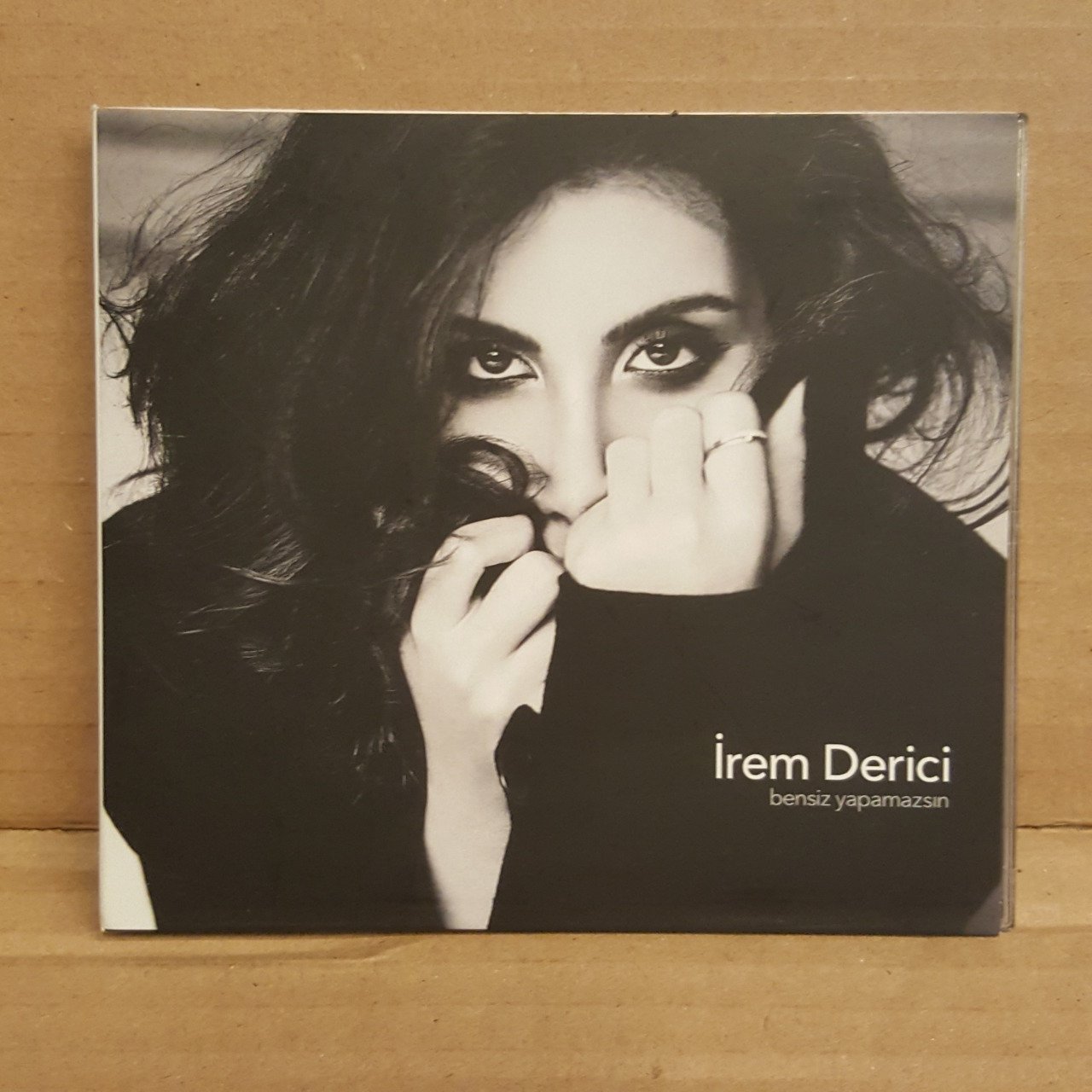 İREM DERİCİ - BENSİZ YAPAMAZSIN (2012) - CD SINGLE 2.EL