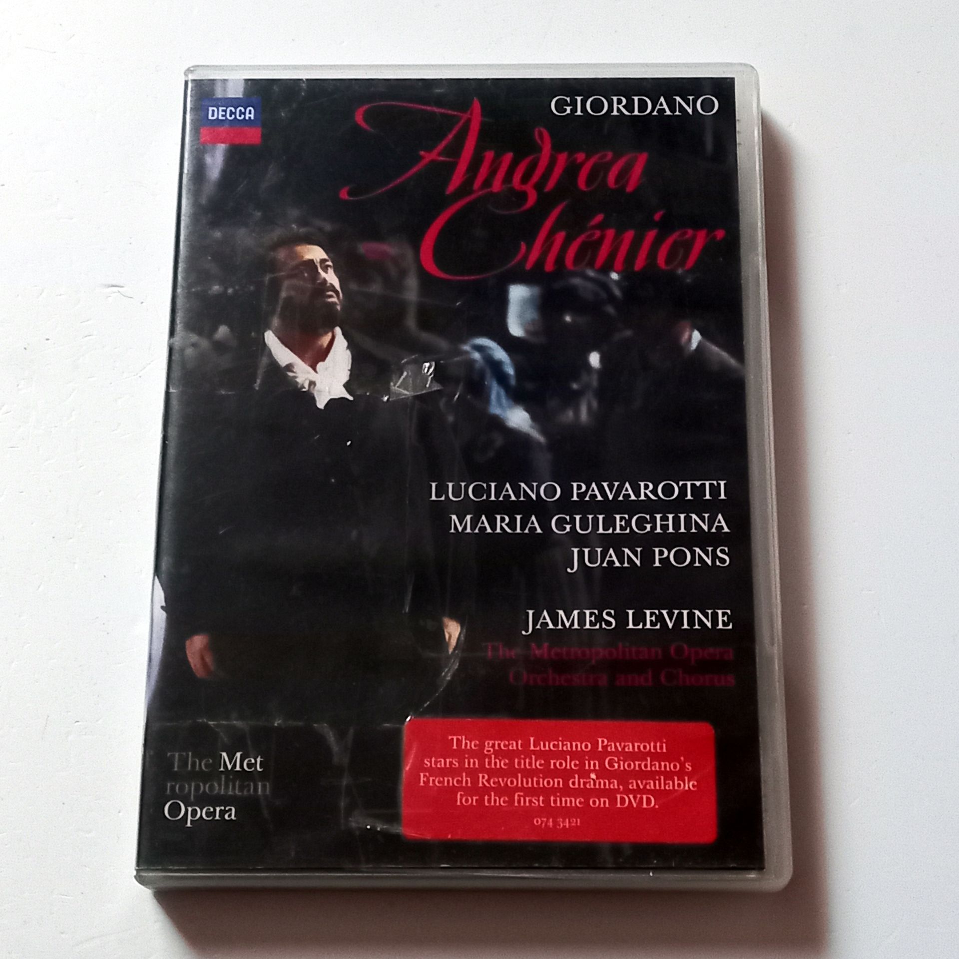 UMBERTO GIORDANO - ANDREA CHENIER - LUCIANO PAVAROTTI, MARIA GULEGHINA - THE METROPOLITAN OPERA ORCHESTRA AND CHORUS, KOND.: JAMES LEVINE  - DVD 2.EL