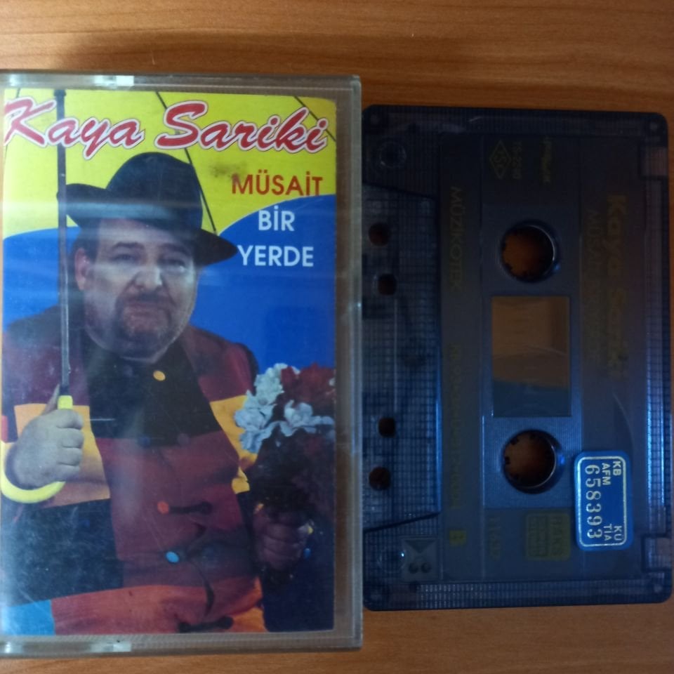 KAYA SARİKİ - MÜSAİT BİR YERDE (1993) - KASET 2.EL