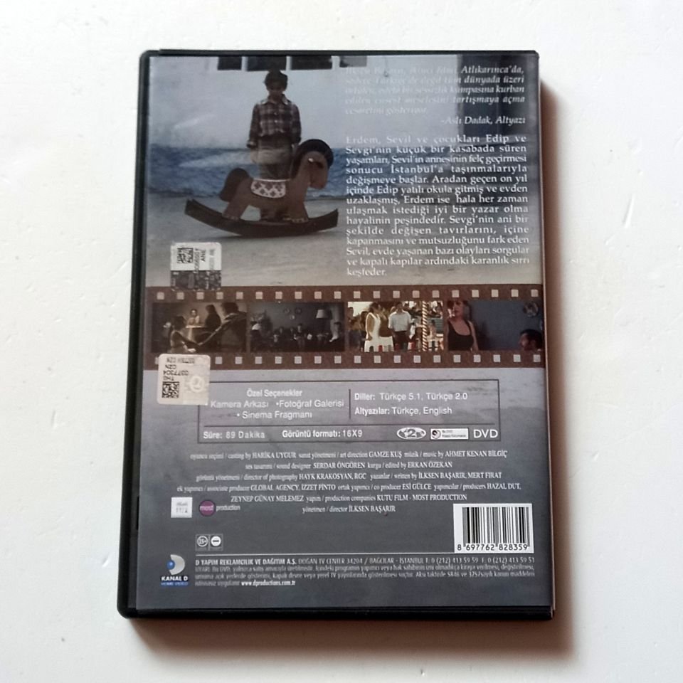 ATLIKARINCA - NERGİS ÖZTÜRK, MERT FIRAT, ZEYNEP ORAL - YÖN.: İLKSEN BAŞARIR - DVD 2.EL
