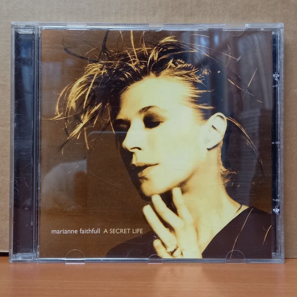MARIANNE FAITHFULL – A SECRET LIFE (1995) - CD 2.EL