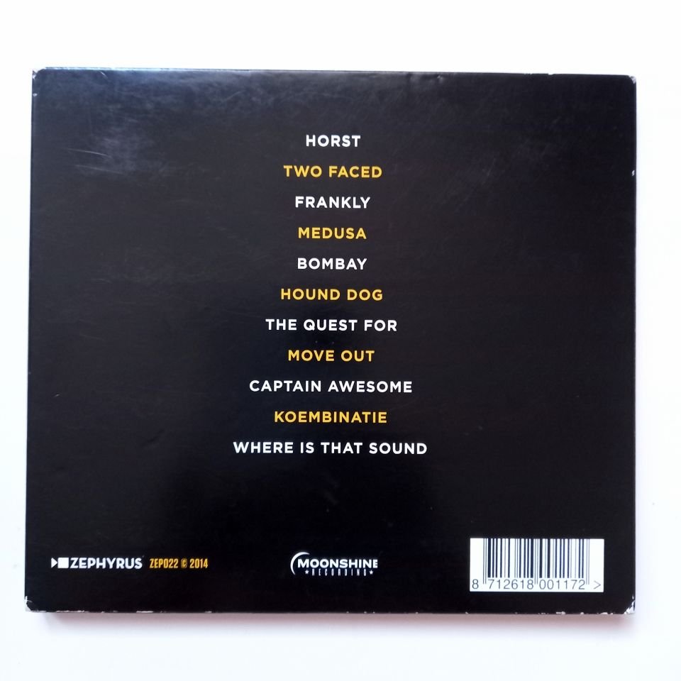 BOTTLE OF MOONSHINE – EVERYBODY WATCHES NO ONE KNOWS (2014) - CD 2.EL
