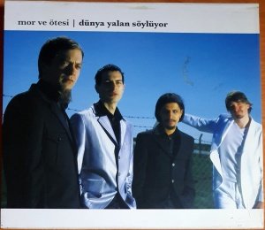 MOR VE ÖTESİ - DÜNYA YALAN SÖYLÜYOR (2004) - CD 2.EL