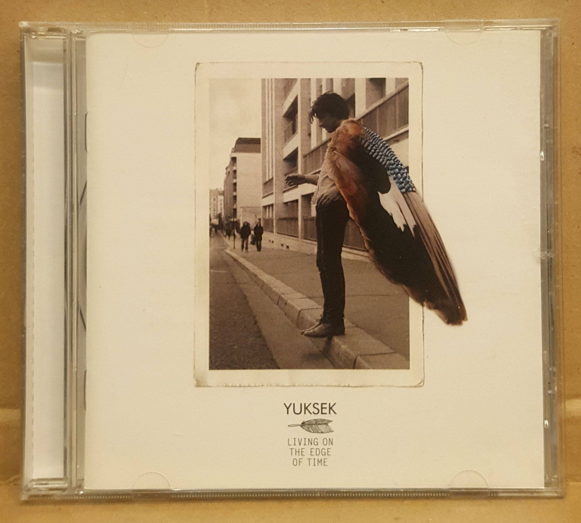 YUKSEK - LIVING ON THE EDGE OF TIME (2011) - CD SYNTH POP , ELECTRONIC / JEWEL CASE 2.EL