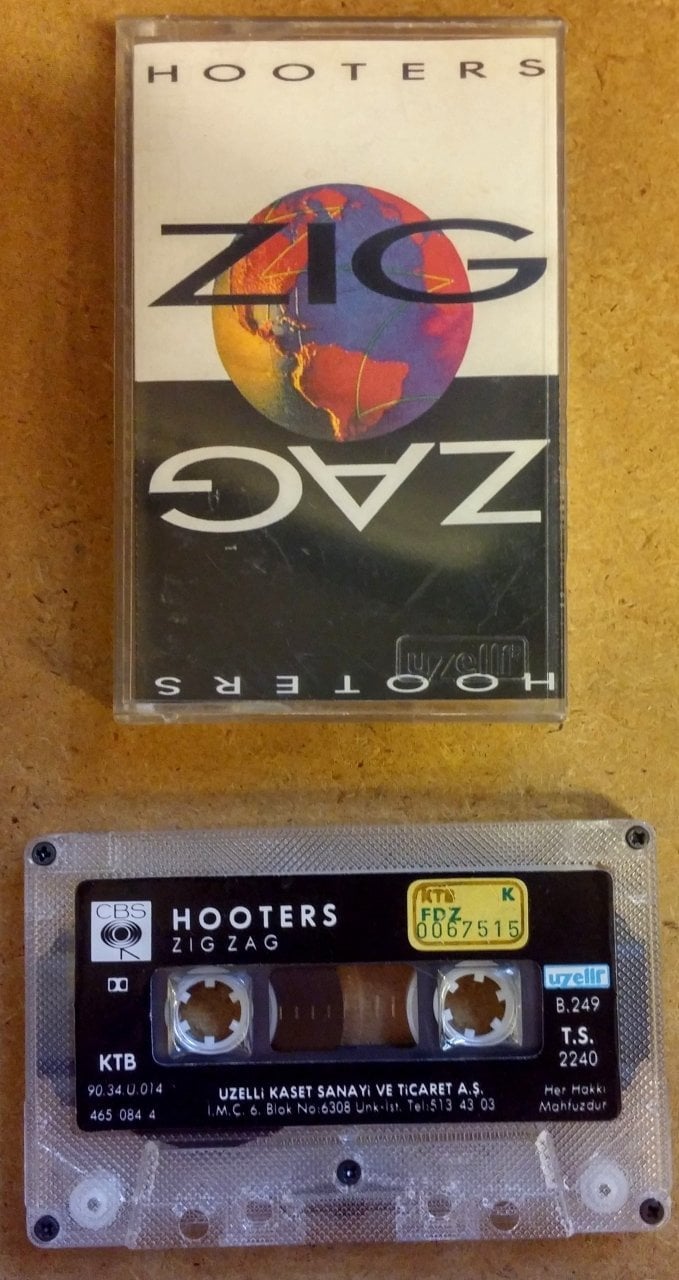 HOOTERS ZIG ZAG 1990 CASSETTE MADE IN TURKEY ''USED''