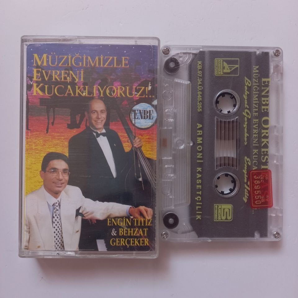 ENBE ORKESTRASI - MÜZİĞİMİZLE EVRENİ KUCAKLIYORUZ / ENGİN TİTİZ & BEHZAT GERÇEKER (1997) - KASET 2.EL