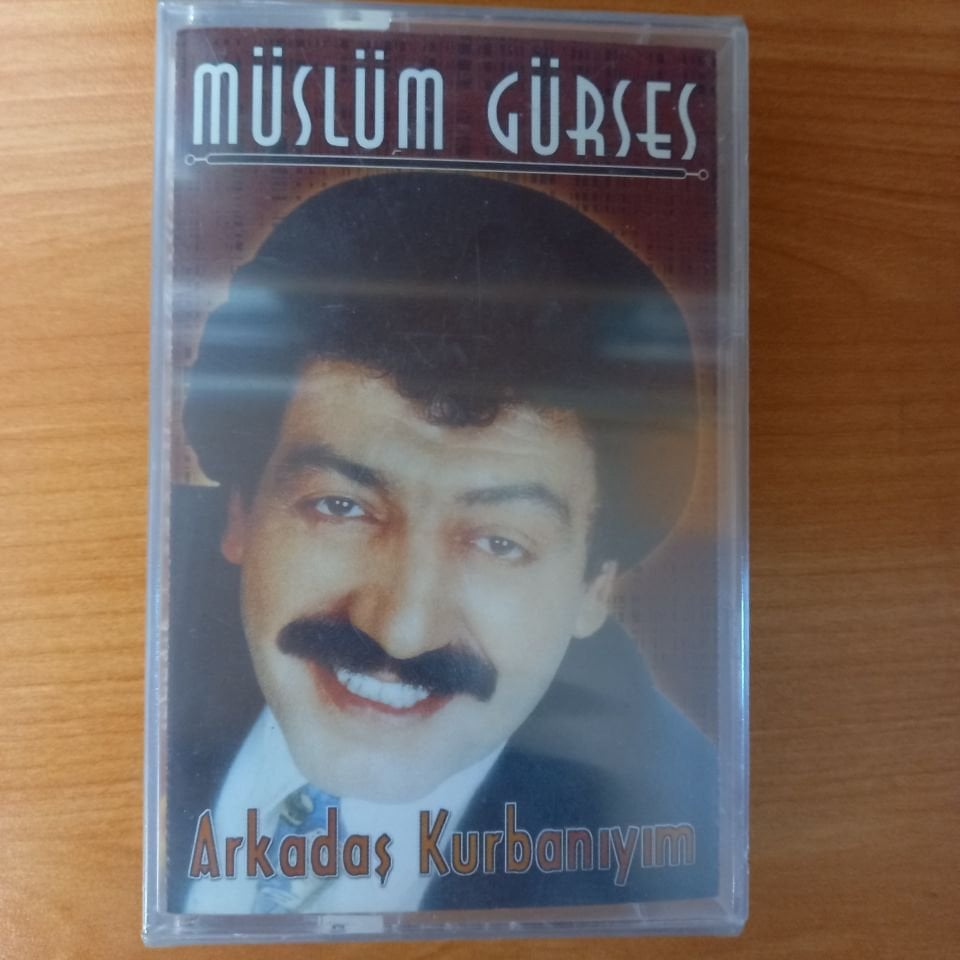 MÜSLÜM GÜRSES - ARKADAŞ KURBANIYIM (1990) - KASET SIFIR