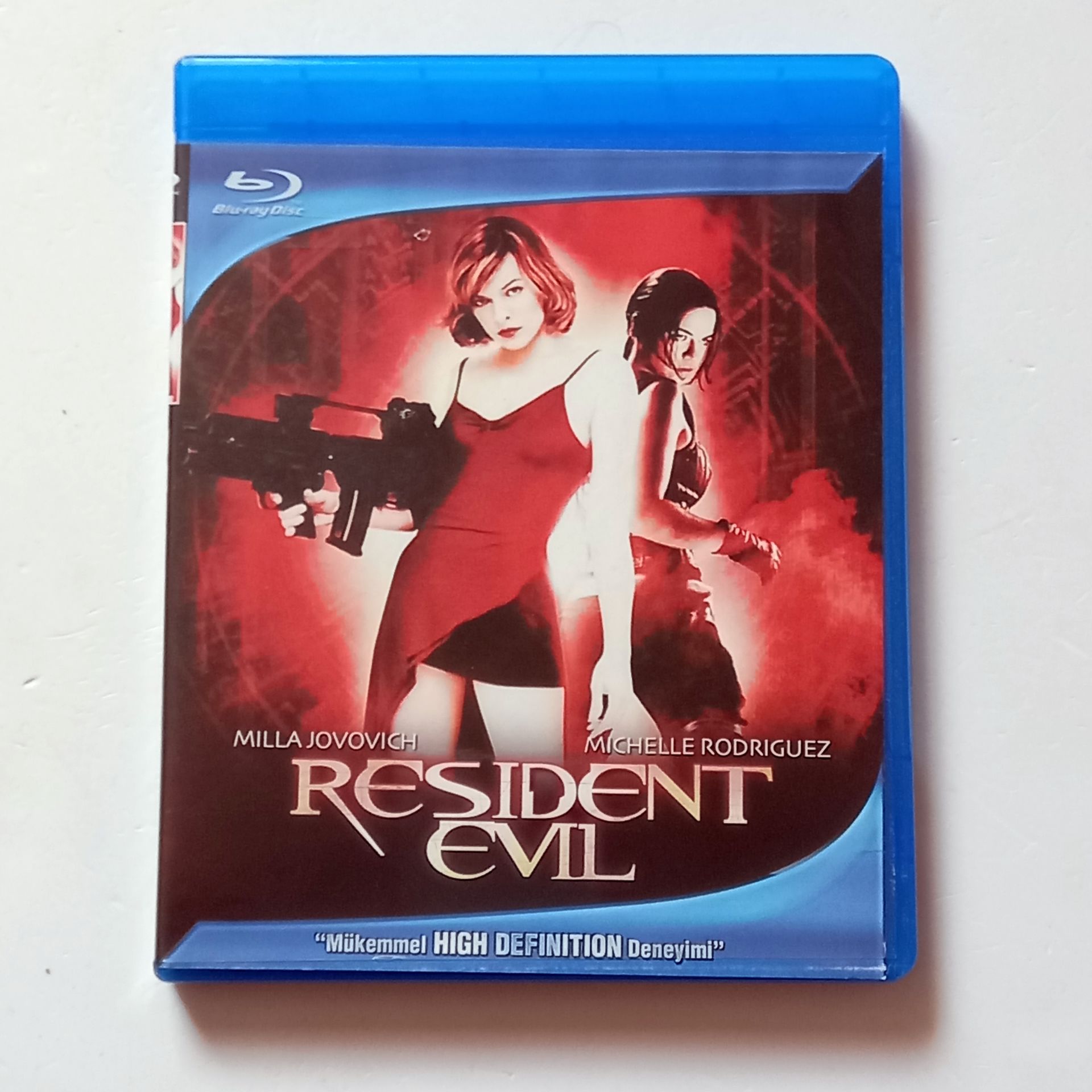 RESIDENT EVIL - MILLA JOVOVICH, MICHELLE RODRIGUEZ - YÖN.: PAUL W. S. ANDERSON - BLU-RAY 2.EL