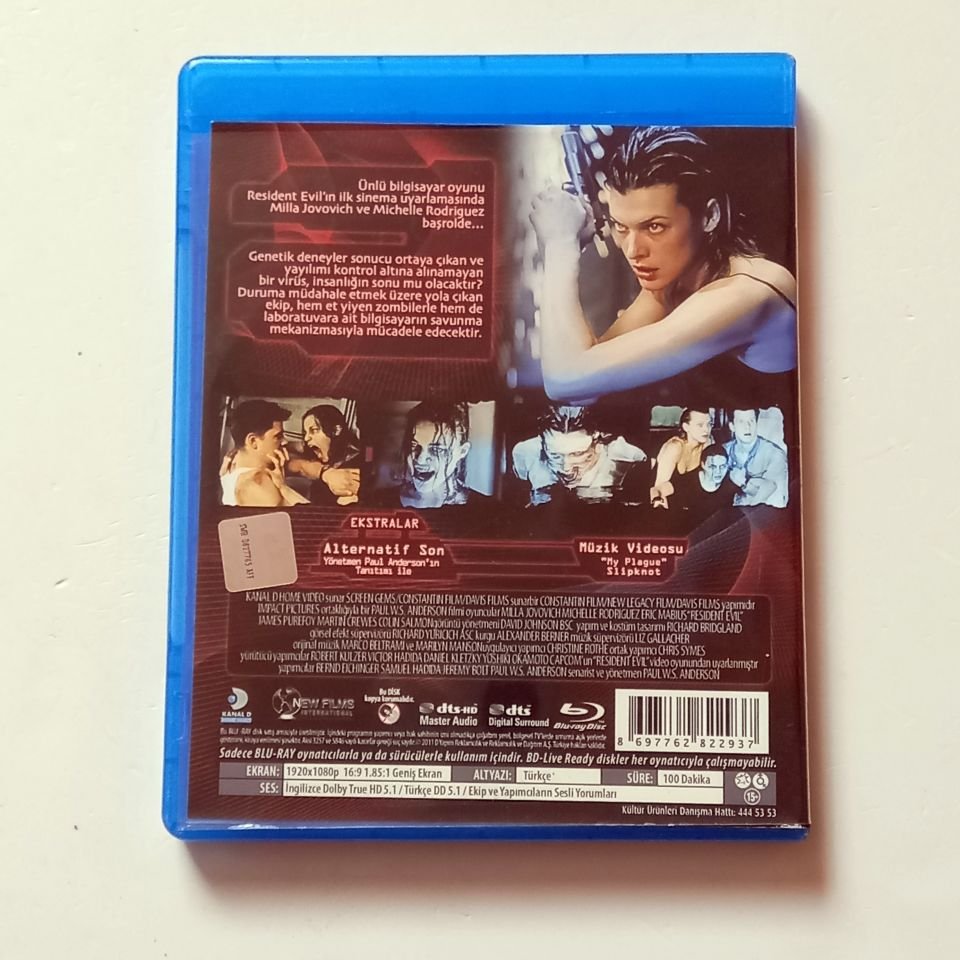 RESIDENT EVIL - MILLA JOVOVICH, MICHELLE RODRIGUEZ - YÖN.: PAUL W. S. ANDERSON - BLU-RAY 2.EL