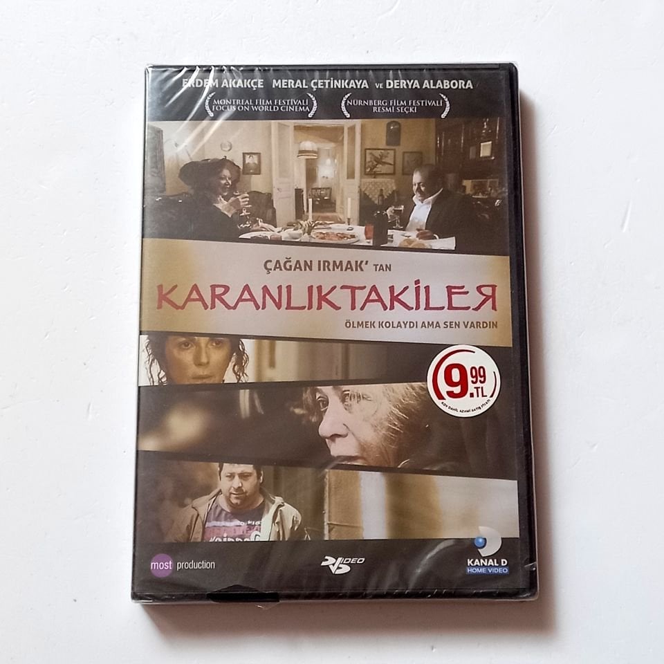 KARANLIKTAKİLER - ERDEM AKAKÇE, MERAL ÇETİNKAYA, DERYA ALABORA - YÖN.: ÇAĞAN IRMAK - DVD AMBALAJINDA SIFIR