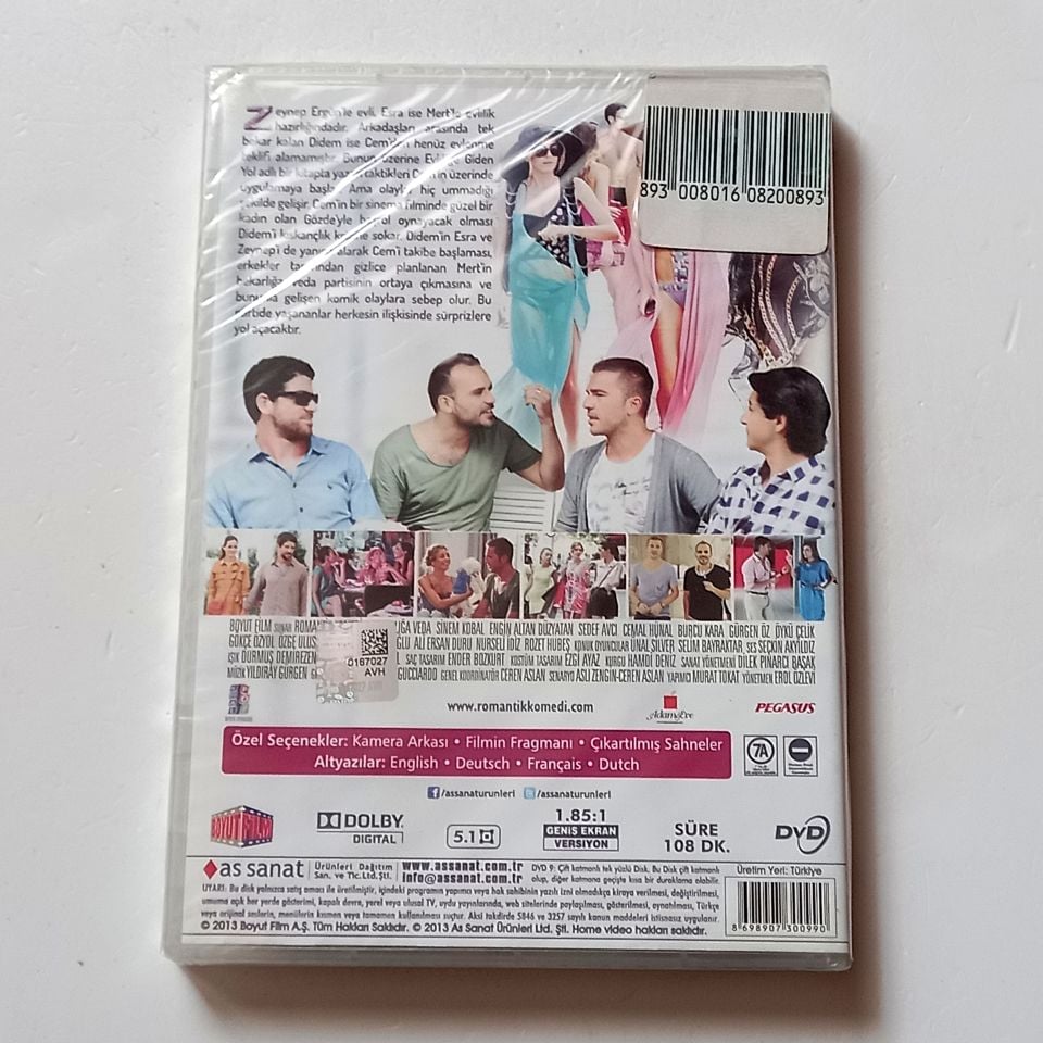 ROMANTİK KOMEDİ 2 BEKARLIĞA VEDA - SİNEM KOBAL, ENGİN ALTAN DÜZYATAN, SEDEF AVCI - YÖN.: EROL ÖZLEVİ - DVD AMBALAJINDA SIFIR
