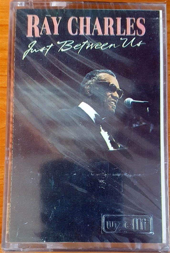 RAY CHARLES - JUST BETWEEN US (1988) UZELLI CASSETTE MADE IN TURKEY ''NEW'' PAPER LABEL