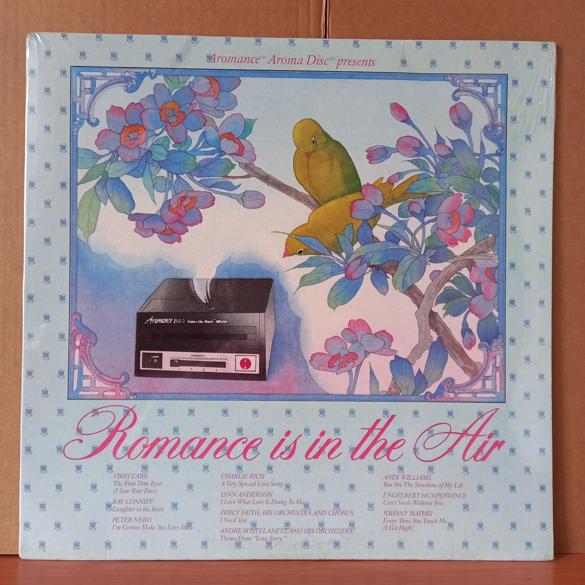 AROMANCE™ AROMA DISC™ PRESENTS ROMANCE IS IN THE AIR / VIKKI CARR, RAY CONNIFF, PETER NERO, CHARLIE RICH, ANDY WILLIAMS, JOHNNY MATHIS (1978) - LP DÖNEM BASKISI SIFIR PLAK