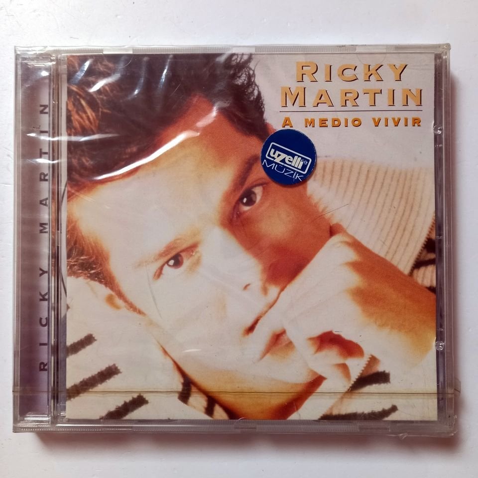 RICKY MARTIN – A MEDIO VIVIR (1997) - CD SIFIR