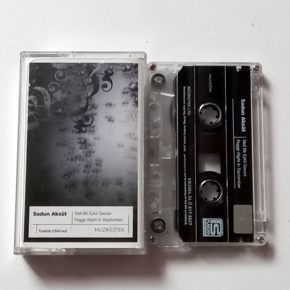 SADUN AKSÜT - SİSLİ BİR EYLÜL GECESİ (2004) - KASET 2.EL