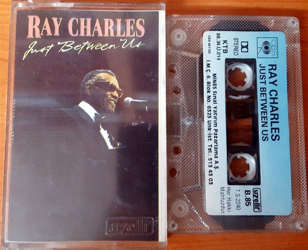 RAY CHARLES - JUST BETWEEN US (1988) UZELLI CASSETTE MADE IN TURKEY ''USED'' PAPER LABEL