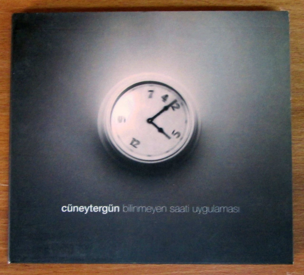 CÜNEYT ERGÜN - BİLİNMEYEN SAATİ UYGULAMASI (2011) - CD 2.EL