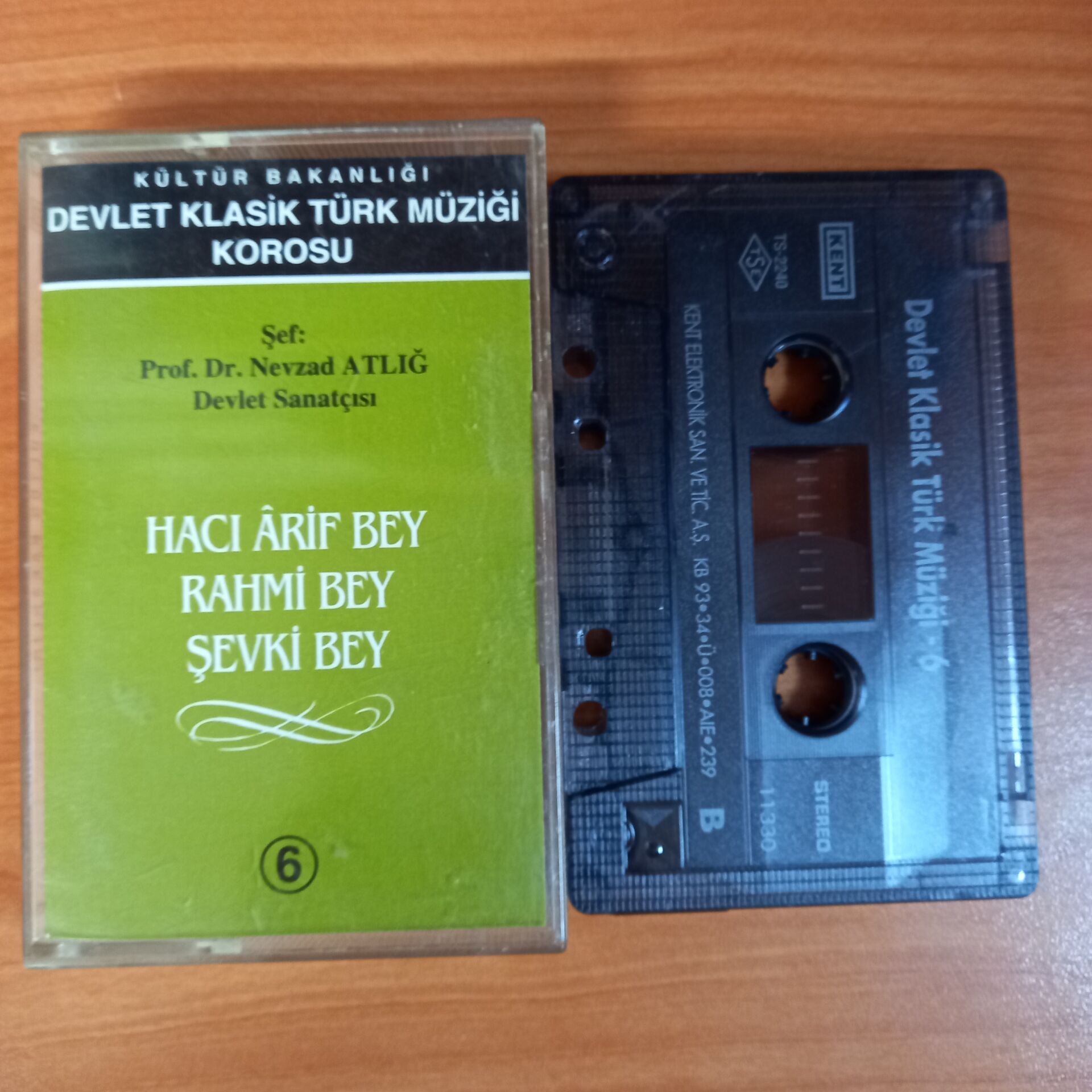 DEVLET KLASİK TÜRK MÜZİĞİ KOROSU 6 / ŞEF: PROF. DR. NEVZAD ATLIĞ (1993) - KASET 2.EL