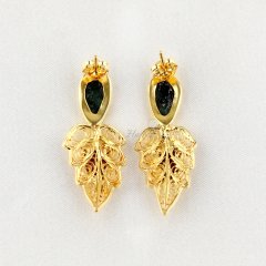 Yaprak Model Garnet ve Zümrüt Doğaltaşlı Gümüş Küpe