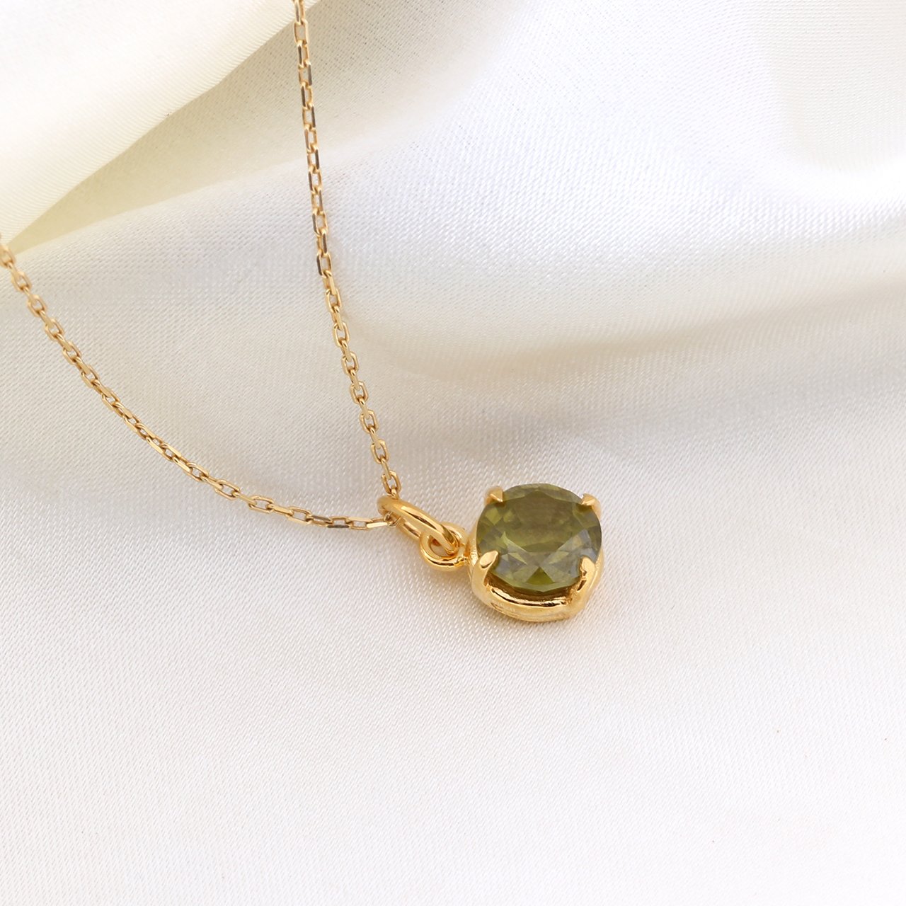 Zebercet (Peridot) Doğaltaşlı Prong Gümüş Kolye