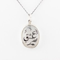 Ay Taşı Doğaltaşlı Arapça  ''Aşk'' Yazılı Gümüş Kolye Ucu