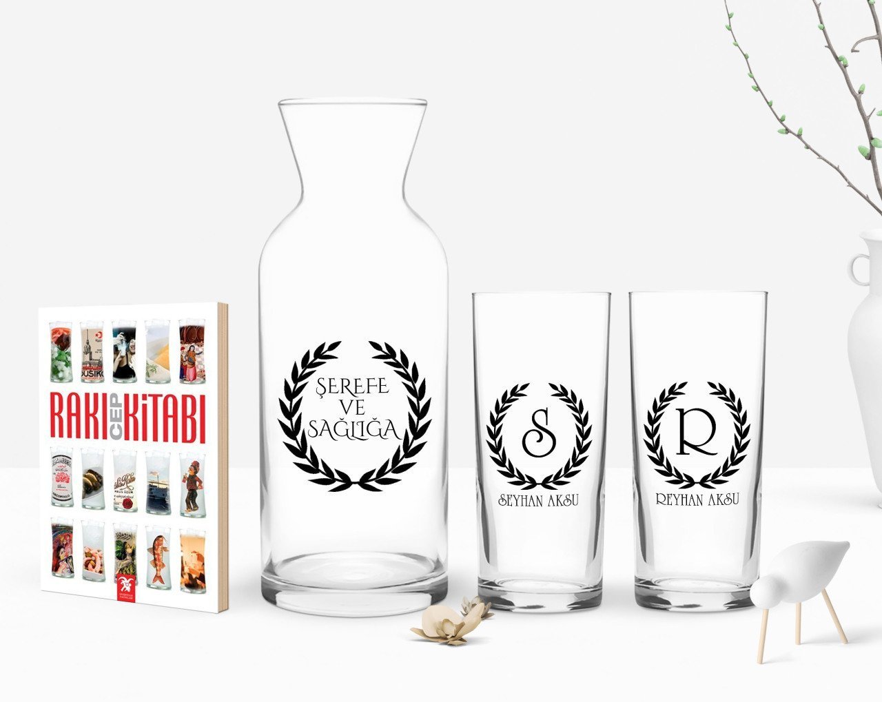 Kişiye Özel Renkli Baskılı Çelenk Baş Harfli İsimli İkili Rakı Bardağı Karaf ve Cep Kitabı Hediye Seti-2