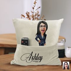 BK Gift Kişiye Özel Boss Anne Karikatür Tasarımlı Organizer Kumanda ve Atıştırmalık Cepli Sarı Kırlent Yastık-4 Arkadaşa Hediye, Cepli Yastık