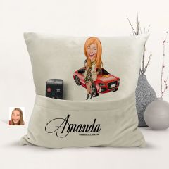 BK Gift Kişiye Özel Boss Anne Karikatür Tasarımlı Organizer Kumanda ve Atıştırmalık Cepli Sarı Kırlent Yastık-3 Arkadaşa Hediye, Cepli Yastık
