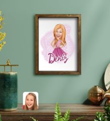 Bk Gift Kişiye Özel Barbie Karikatürlü Portre Doğal Masif Ahşap Çerçeveli Tablo 45x65cm-1, Barbie Filmi, Barbie Hediyelik Eşya, Arkadaşa Hediye
