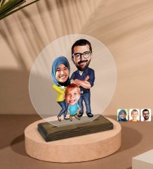 Kişiye Özel Tesettürlü Aile Karikatürlü Yuvarlak Ahşap Standlı Biblo-1